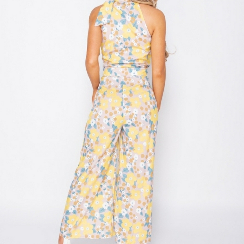Floral Print Tie Neck Sleeveless Jumpsuit - Picture 6 of 9